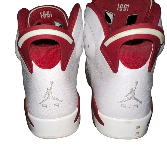 Retro JORDAN
Leather Colorblock Pattern Sneakers 1991 Size:11 - Picture 3 of 4